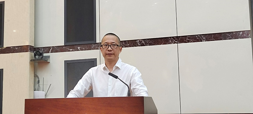 随后,陈东华宣读第一届大学生自律委员会学生干部名单.